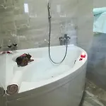 Nela באסקה וודה