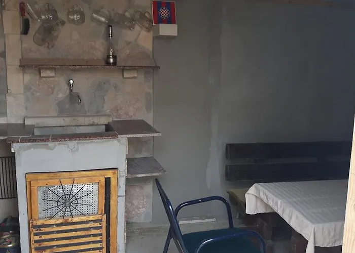 Nela באסקה וודה